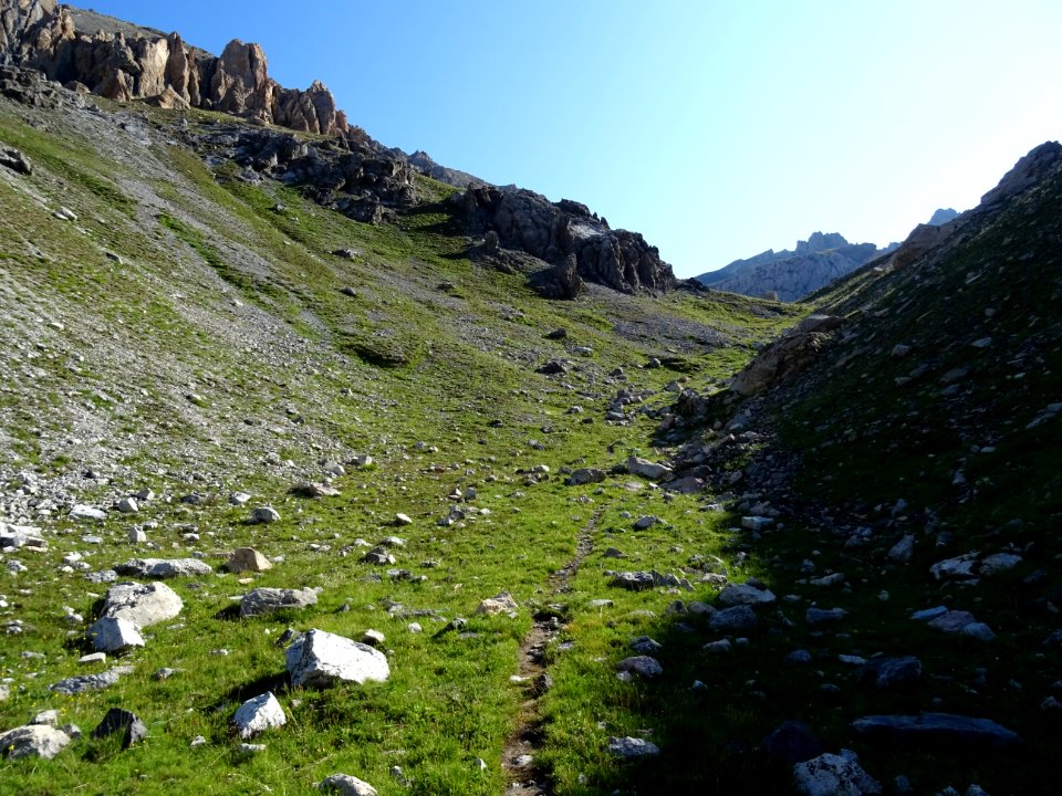 La sente remonte tout le Vallon Claus 