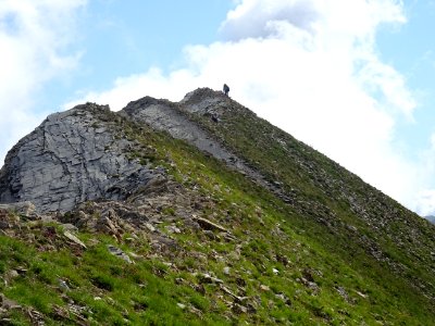 Randonneur sur la crête de la Dent, qui arrive du col des … 
