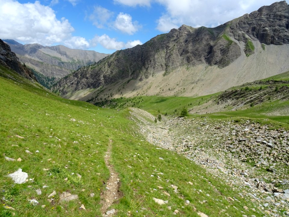 Dans la descente du col de la Règue 