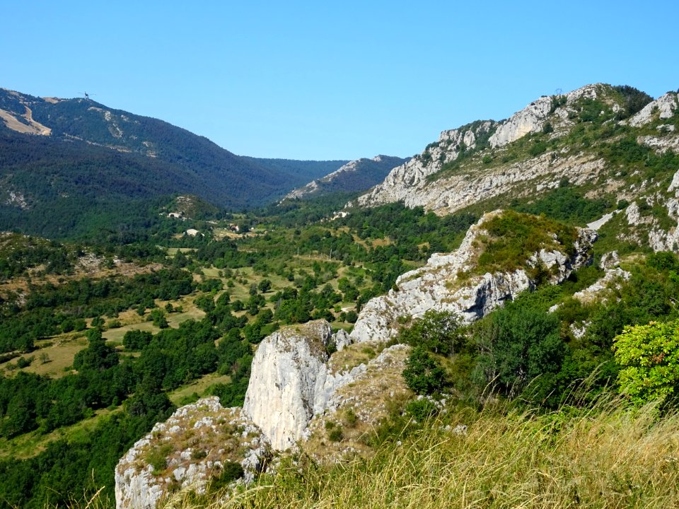 Paysage au sud vu depuis le col du Castellaras, Alpes-Mari… 