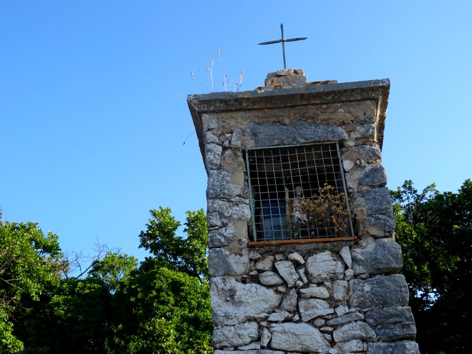 Petit oratoire, sur la route Napoléon, au-dessus de Grasse… 