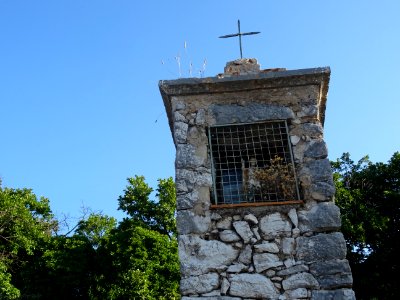 Petit oratoire, sur la route Napoléon, au-dessus de Grasse… 