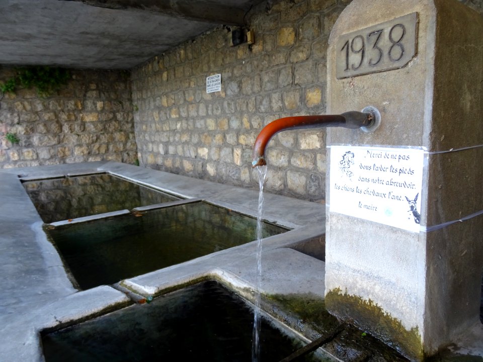 Fontaine, Revest-les-Roches, Alpes-Maritimes 