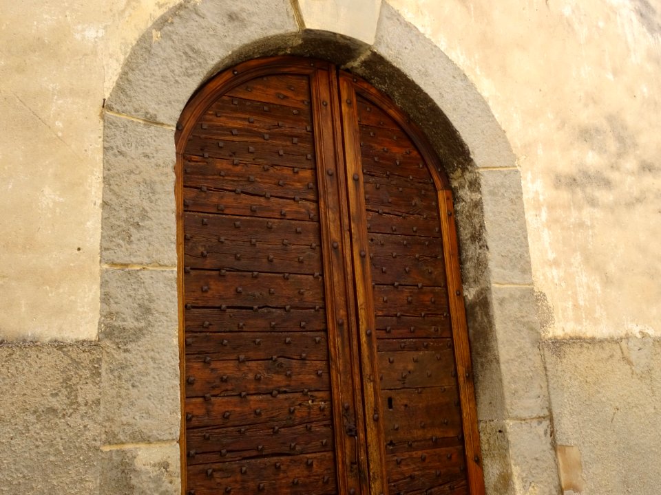 Porte en noyer cloutée, église Sainte-Elisabeth, Toudon, A… 