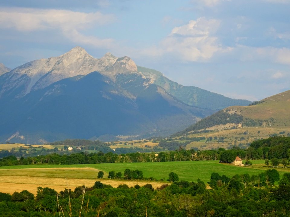 Dans la montée au col Bayard, coté St-Bonnet, paysage du C… 
