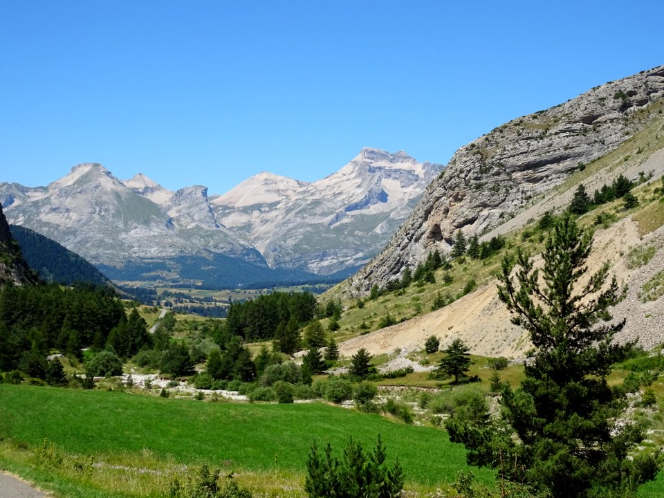 Dans la descente du Col du Noyer, vue vers le Petit et le … 