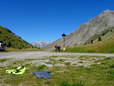 Casse-croûte à l'ombre et séchage des 2 maillots trempés d… 