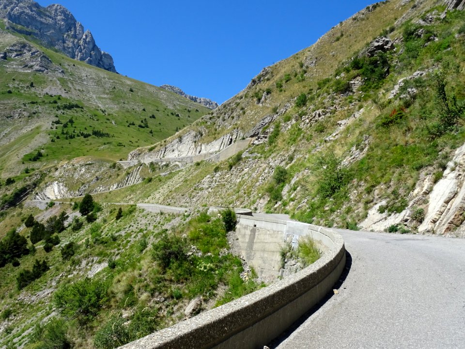Derniers lacets dans la montée au col du Noyer 