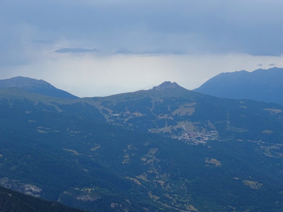 Au col situé sous le Pic d'Escreins ... l'orage n'est pas … 