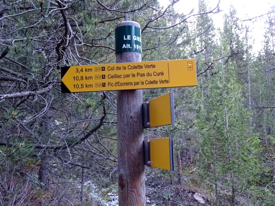 Panneau indicateur Col de la Colette Verte 3,4 km 2h55 