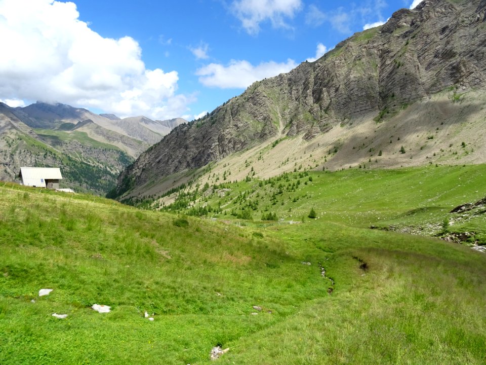 Dans la descente du col de la Règue, on arrive au-dessus d… 