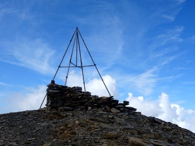 Pyramide de métal au sommet du pic de Mourre-Froid photo