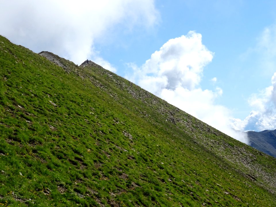 Randonneur sur la crête de la Dent, qui arrive du col des … 