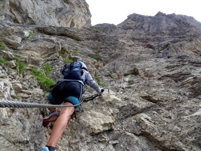 Dans le grand piton, cable et barreaux ... 