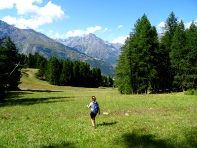 Retour par les pistes de ski, bien en herbes à cette époqu… 