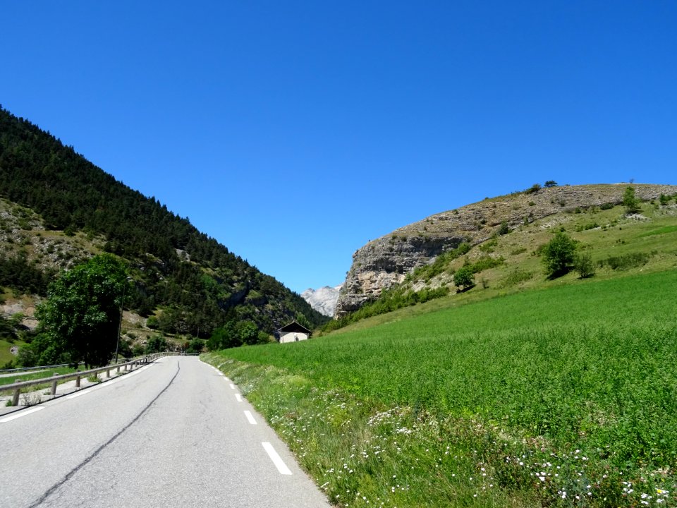 En descendant vers les gorges de la Souloise, Hautes-Alpes… 