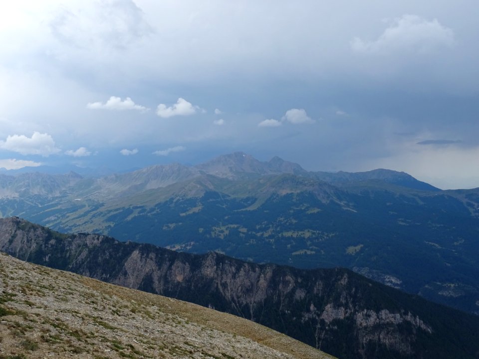Au col situé sous le Pic d'Escreins ... l'orage n'est pas … 