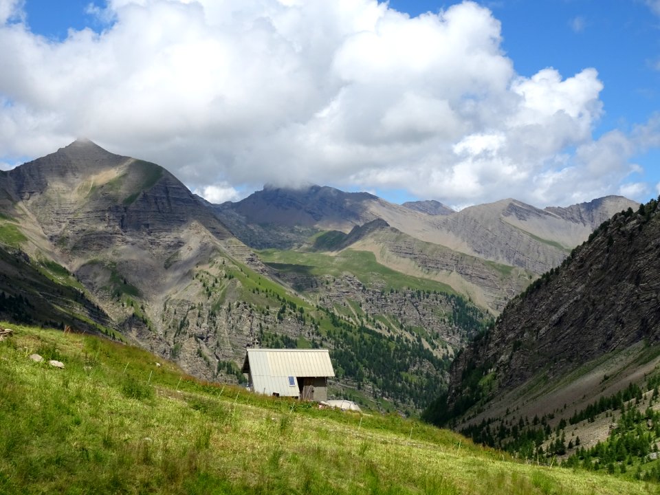 Dans la descente du col de la Règue, on arrive au-dessus d… 