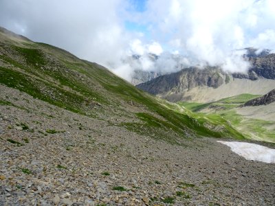 Dans la descente du col de la Règue 