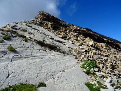 Sur la crête de la Dent, petit passage sur une dalle 