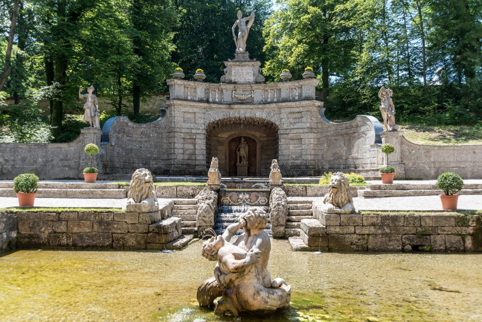 Fountain bubble pond