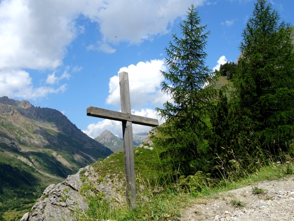 Croix dans la montée 
