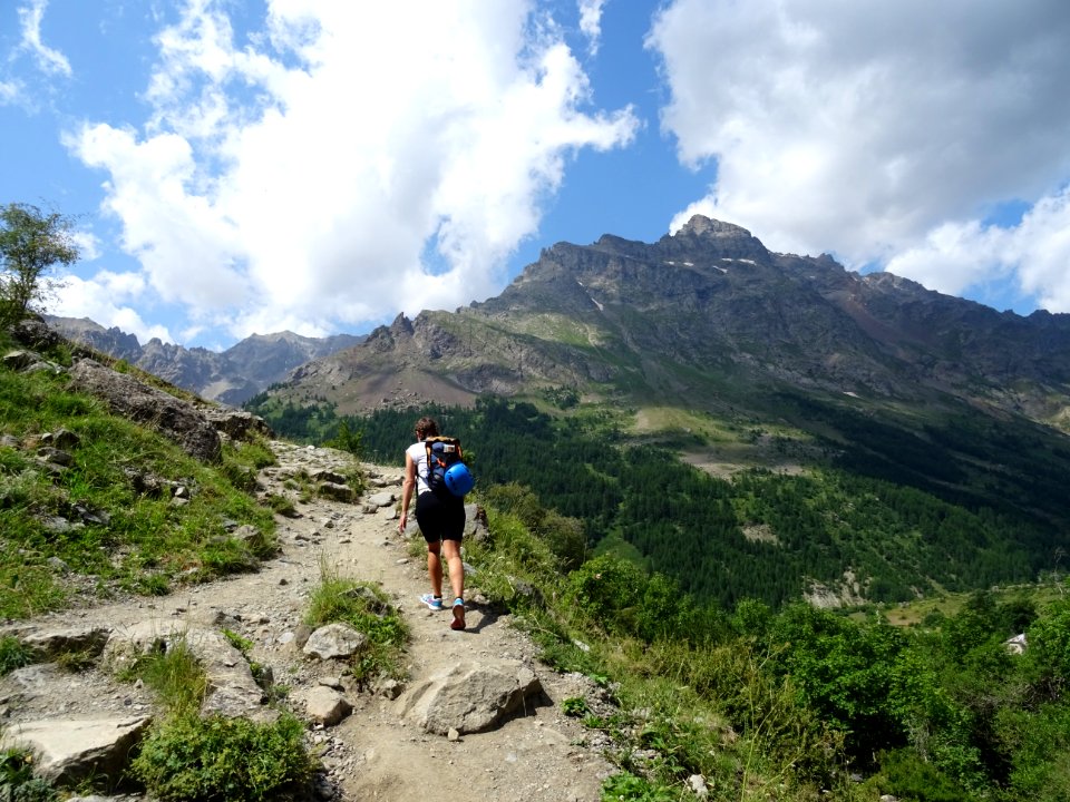 C'est parti pour la grimpette ... Le sentier grimpe pour r… 