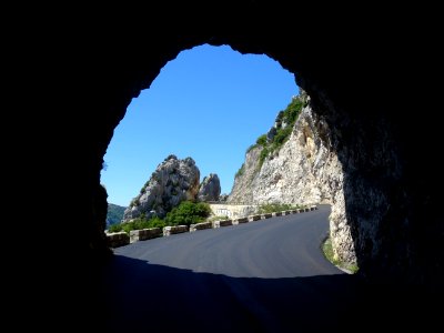 Sur la route de Gentelly, les clues de Gréolières, avant d… 
