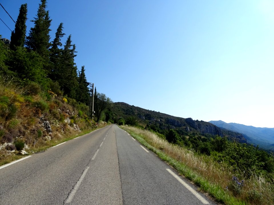 Sur la route en montant au col du Castellaras, Alpes-Marit… 