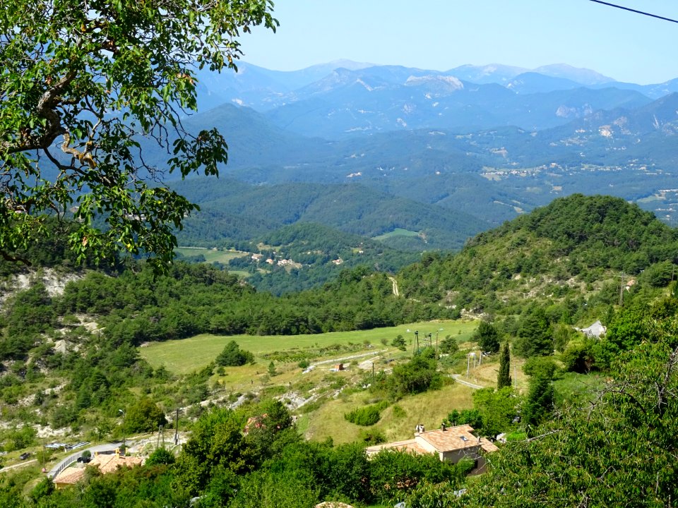 Vue vers le sud et les différentes vallées, depuis Ascros,… 