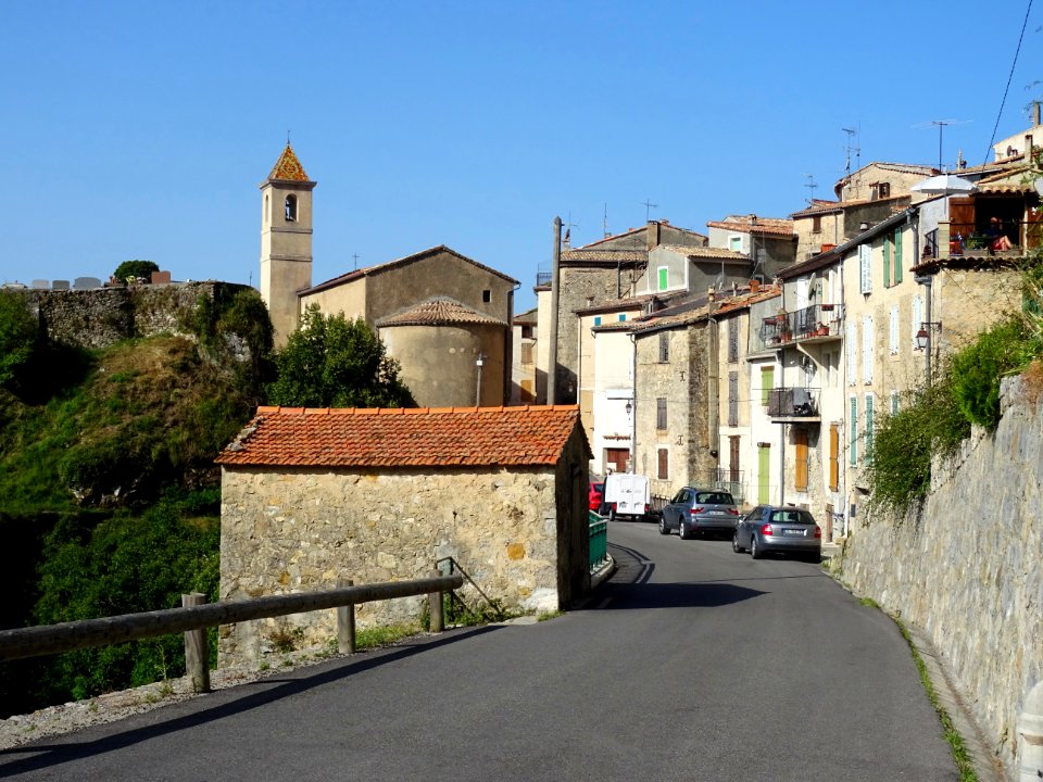 A l'entrée du village, l'église Sainte-Elisabeth, Toudon, … 