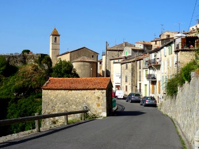 A l'entrée du village, l'église Sainte-Elisabeth, Toudon, … 