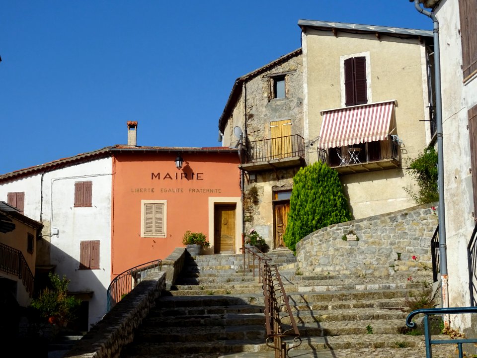 Maisons et mairie, Tourette-du-Château, Alpes-Maritimes 