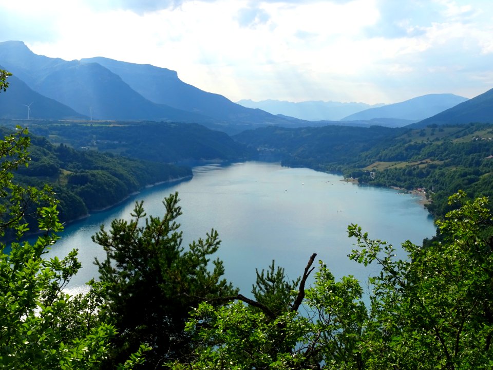 Lac du Sautet, à la limite de l'Isère et des Hautes-Alpes 
