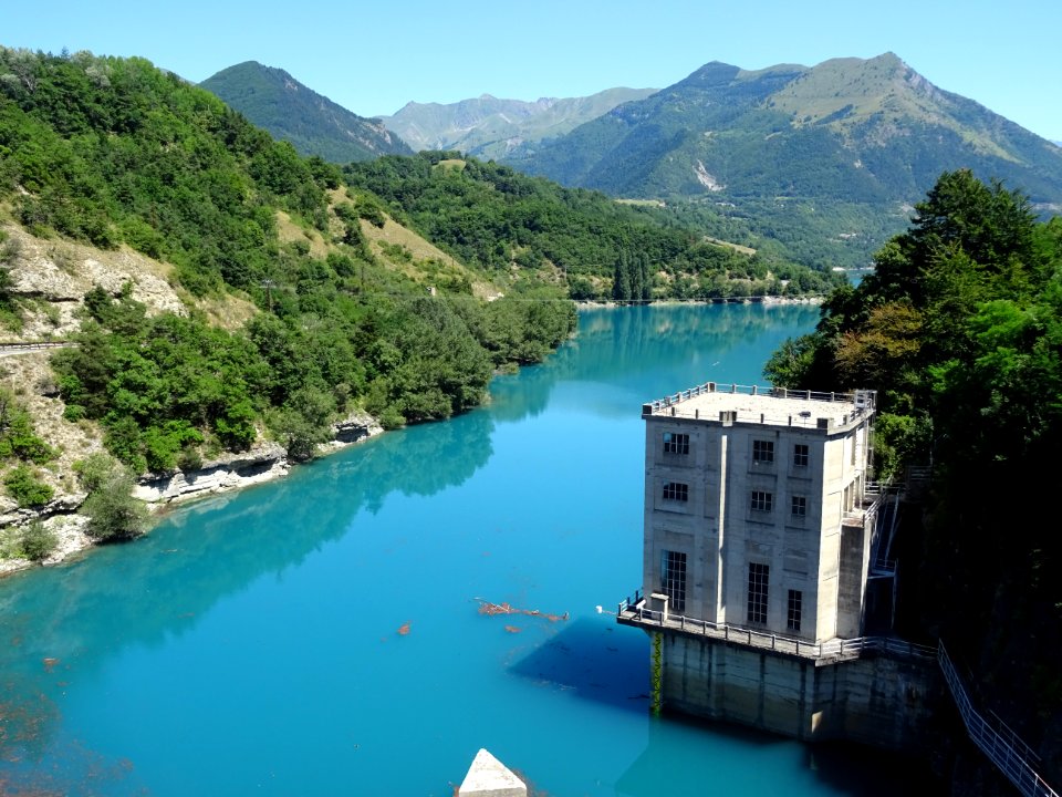 Lac du Sautet, à la limite de l'Isère et des Hautes-Alpes 