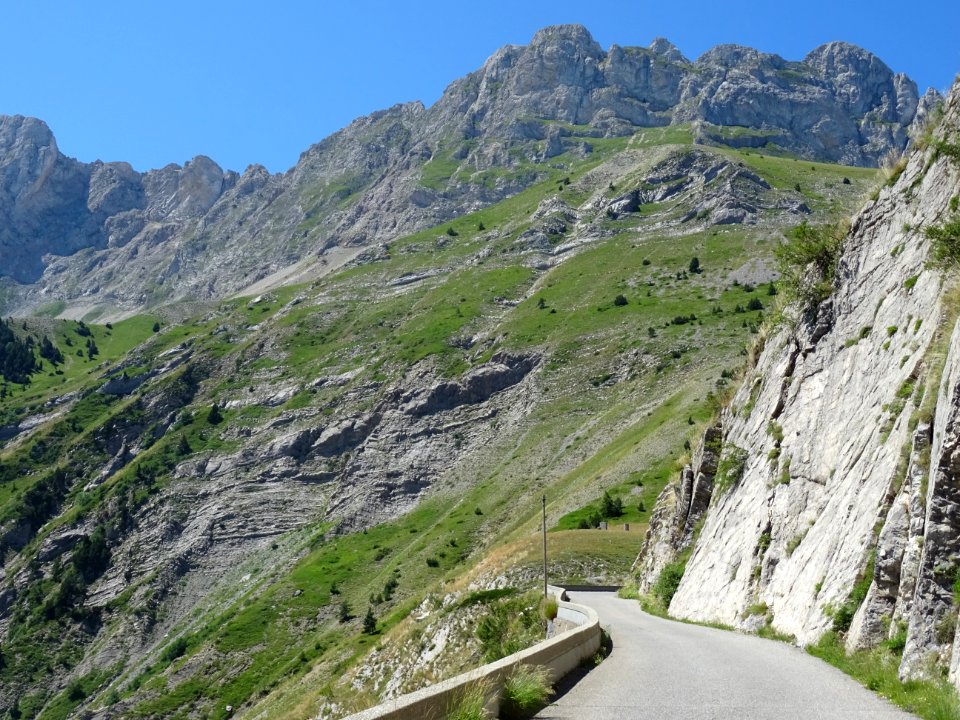 Derniers lacets dans la montée au col du Noyer 