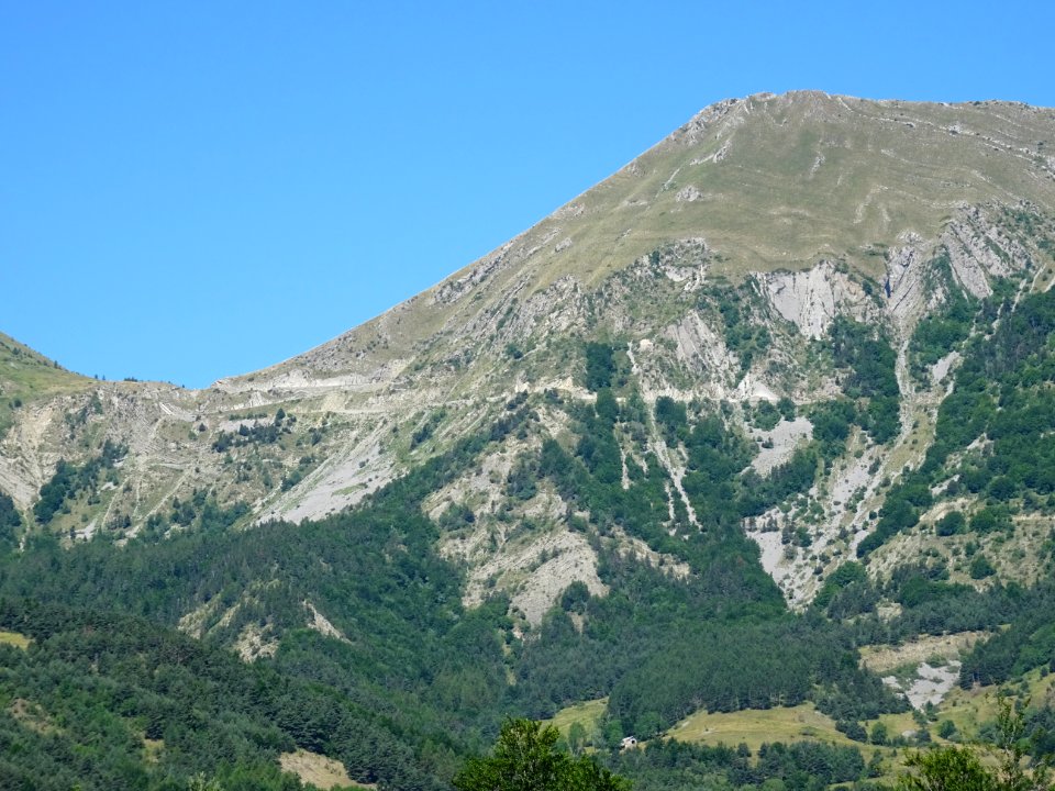 Les lacets du col du Noyer, vus depuis la chapelle Saint-E… 