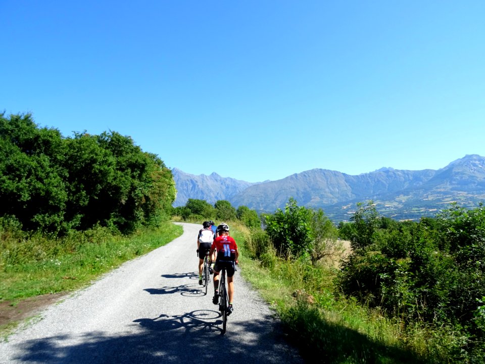 Trois cyclistes néerlandais qui montaient au col du Noyer,… 