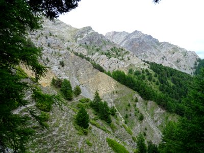 Le sentier sous la crête d'Agnès 2300 m pour descendre ver… 