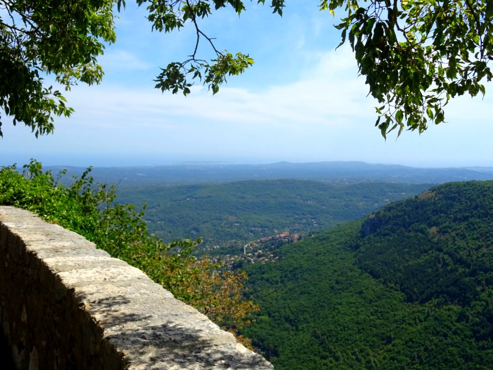 La vue vers la mer, depuis Gourdon, Alpes-Maritimes 