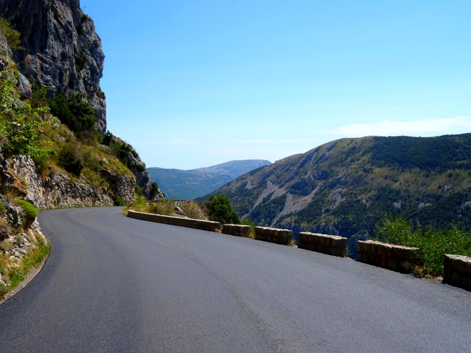 Sur la route de Gentelly, les clues de Gréolières, avant d… 