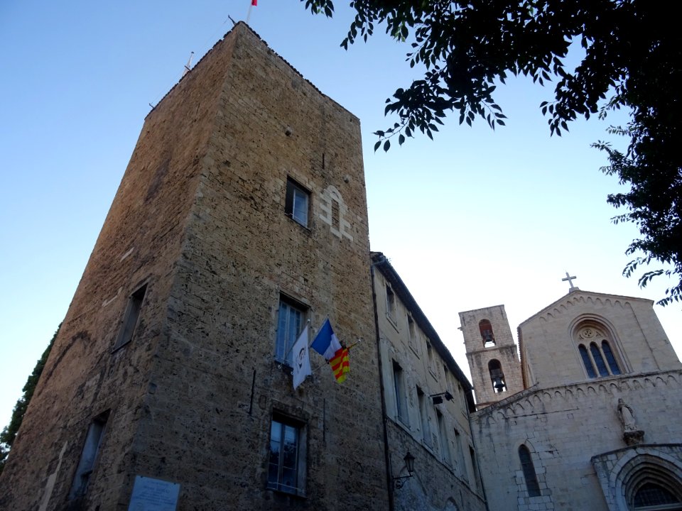 Tour sarrazine et cathédrale Notre-Dame-du-Puy, Grasse, Al… 