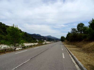 Longue et dernière ligne droite, le long de l'Estéron, qua… 