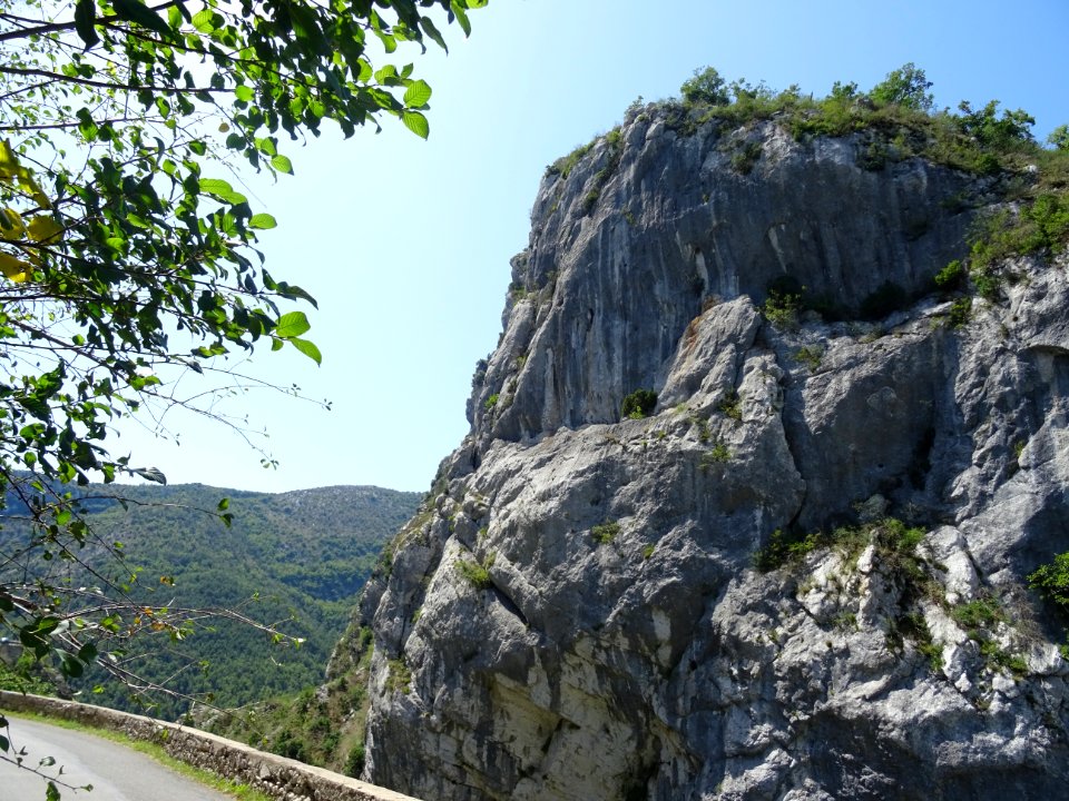 La route au niveau de la clue de Riolan, Alpes-Maritimes 