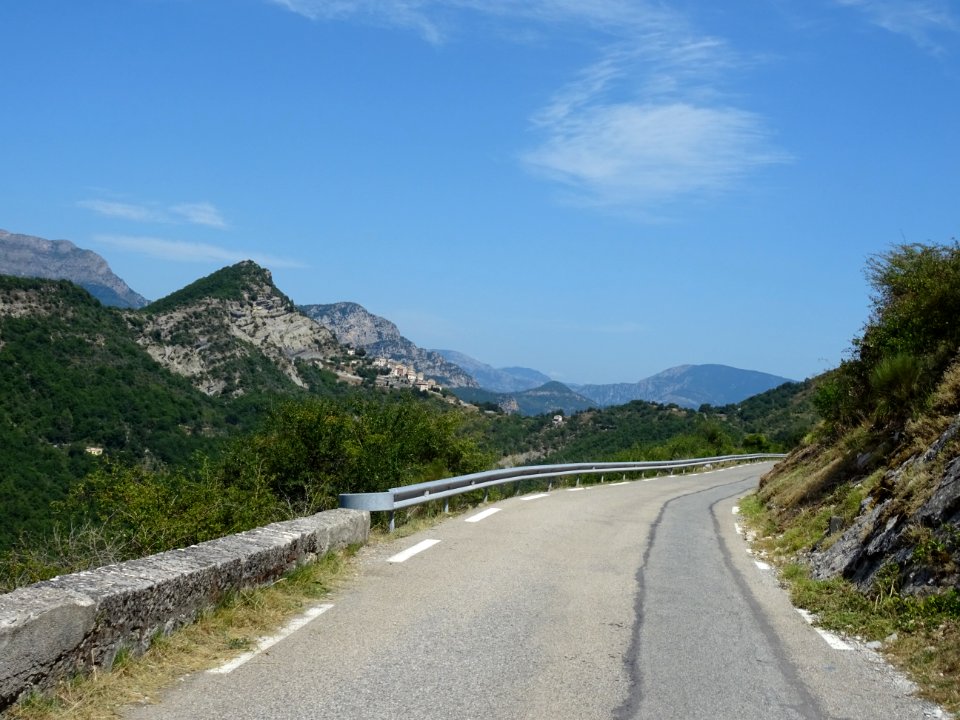 La route entre Conségudes et Les Ferres, Alpes-Maritimes 