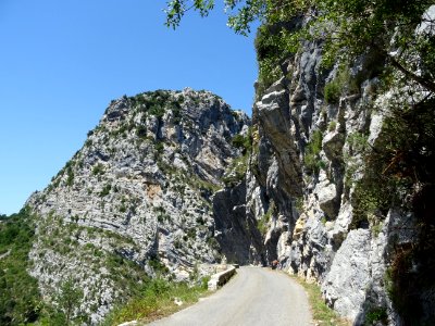 La route au niveau de la clue de Riolan, Alpes-Maritimes 