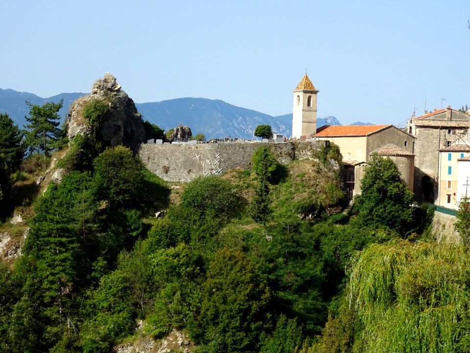 Le cimetière et l'église Sainte-Elisabeth, Toudon, Alpes-M… 