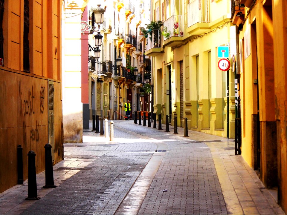 Streat view narrow