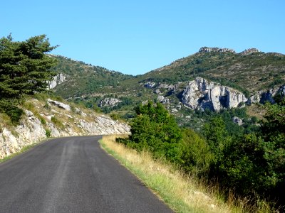 Sur la route entre le col de la Sine et le col du Castella… 