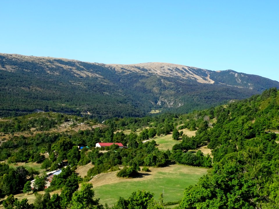 Paysage en montant au col du Castellaras, Alpes-Maritimes 